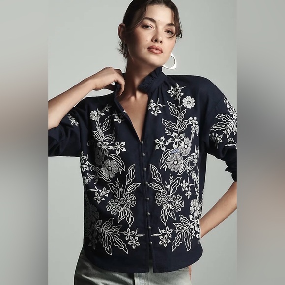 Pilcro Tops - Pilcro Black and White Floral embroidered top sz S